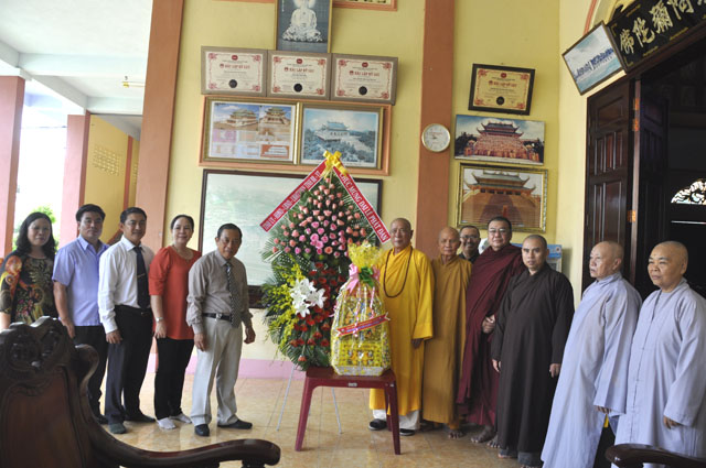 PGBRVT: Lãnh đạo tỉnh chúc mừng Đại lễ Phật đản PL 2561