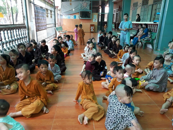 Long Hải: Thiền viện Tịch Chiếu thăm các các em trẻ mồ côi