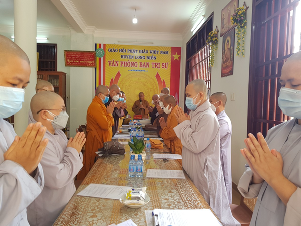Phật giáo Long Điền: Trao quyết định nhân sự Ban Trị sự GHPGVN huyện Long Điền nhiệm kỳ 2021-2026; kiện toàn nhân sự các Chuyên ban trực thuộc Ban Trị sự GHPGVN huyện Long Điền.