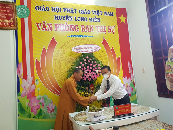 Chính quyền tỉnh thăm và chúc mừng Ban Trị sự GHPGVN huyện Long Điền nhân Đại lễ Phật đản PL.2566 - DL.2022