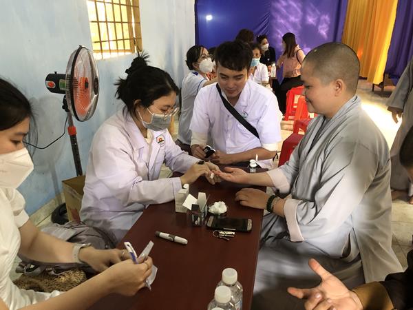 ACKH Phật giáo Long Điền: Phái Đoàn Y Bác Sĩ Tp.HCM về Thăm Khám Bịnh, Cúng dường Trường Hạ